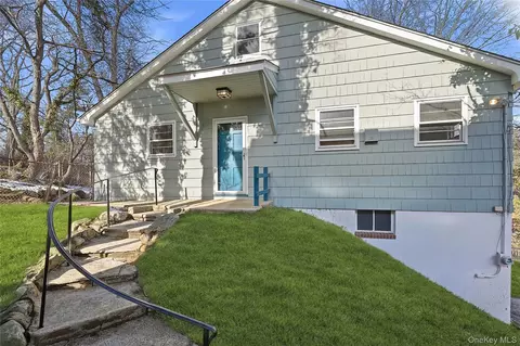 32 Sherwood Dr, Larchmont, NY 10538