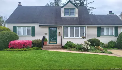 1860 Maurice Ave, East Meadow, NY 11554