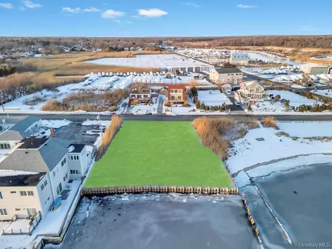 48-52 Browns River Rd, Islip, NY 11782