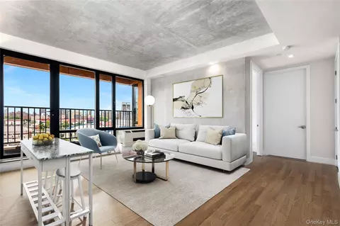 225 E 138th St #201, New York, NY 10451