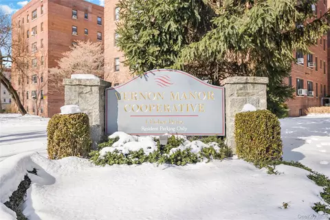 1 Fisher Dr #114, Mount Vernon, NY 10552