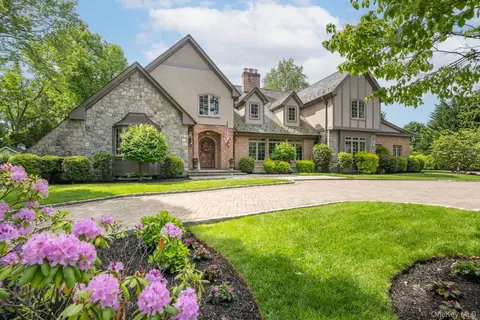 220 Elderfields Rd, North Hempstead, NY 11030