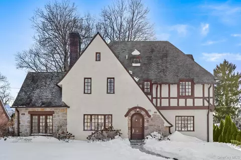 20 Lockwood Rd, Scarsdale, NY 10583