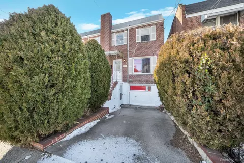 1202 117th St, College Point, NY 11356