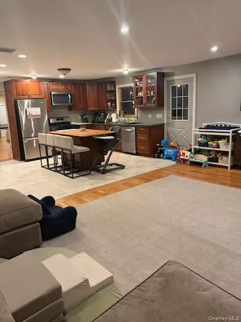 Entry Way - 255 Cedar Ave, Patchogue, NY 11772 photo 1 of 3