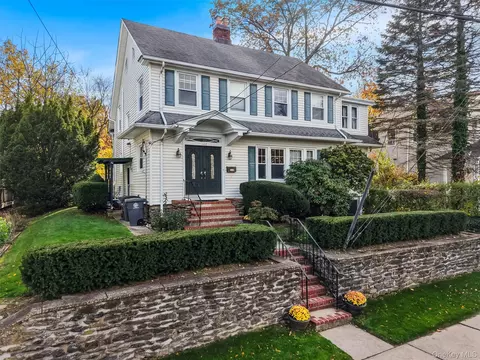 122 Greenacres Ave, White Plains, NY 10606