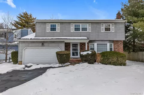 2538 Bradley Ct, Merrick, NY 11566