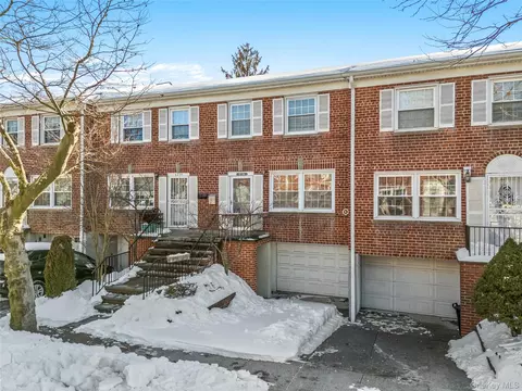 63-55 A Douglaston Pkwy, New York, NY 11362