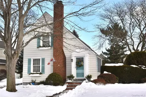 69 Jefferson St, Garden City, NY 11530