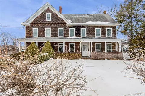 250 Main Rd, Riverhead, NY 11901