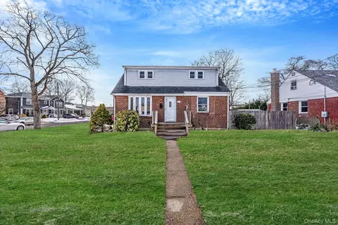 526 Albert St, East Meadow, NY 11554