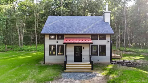 76 Timber Lake Dr, Highland, NY 12732