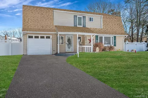 19 Osborne Ave, Mount Sinai, NY 11766