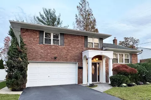 15 Lafayette Dr, Woodmere, NY 11598