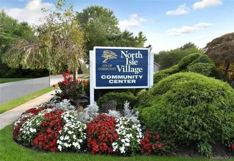 27 El Camino Ct #27, Coram, NY 11727