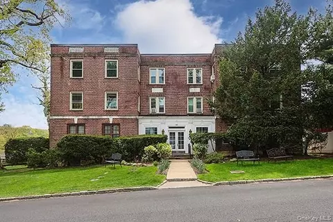 1 Ascot Rdg #1A, North Hempstead, NY 11021