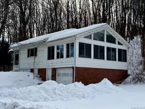 7 Christopher Ave, Lloyd, NY 12528