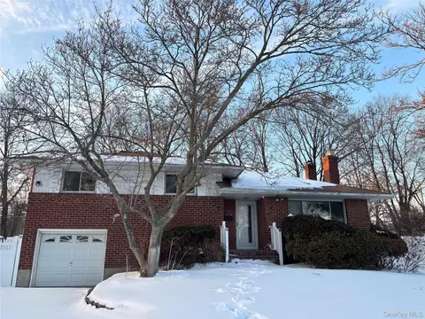 105 Seaman Rd, Jericho, NY 11753