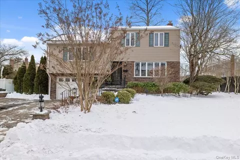 39 Garnet Ln, Plainview, NY 11803