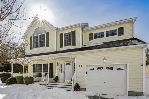 77 Fairway Dr, Wading River, NY 11792