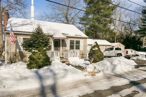 15 Private Rd, Medford, NY 11763