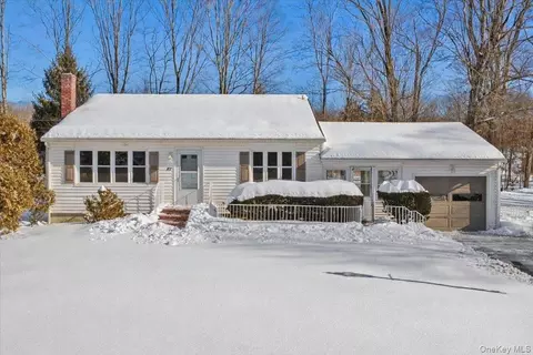 82 Sleight Plass Rd, La Grange, NY 12603