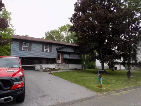16 Baldwin Dr, Wappinger, NY 12590