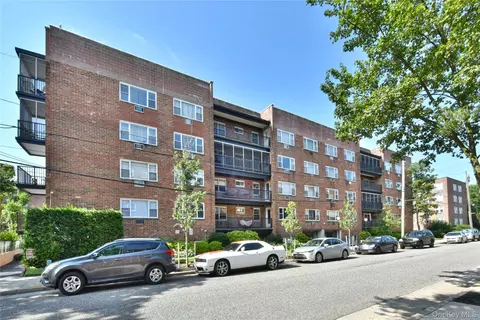 101 Lincoln Ave #3R, Mineola, NY 11501