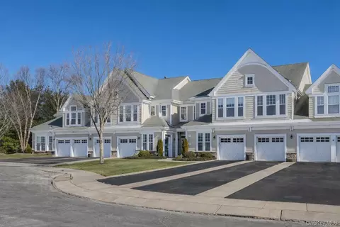 17 Sonata Ct, Lake Grove, NY 11755