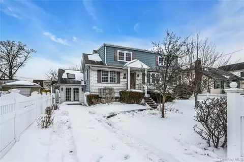 98 Moore Ave, Oceanside, NY 11572