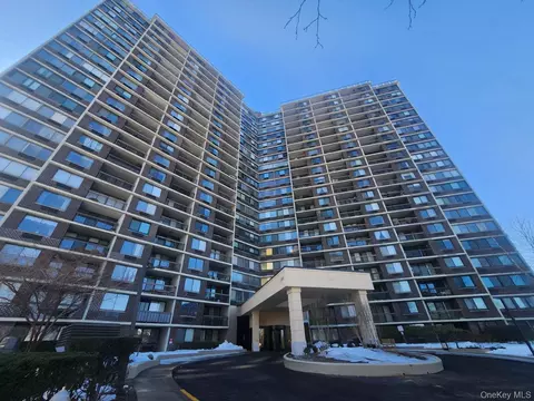 1 Bay Clb #8 U, Bayside, NY 11360