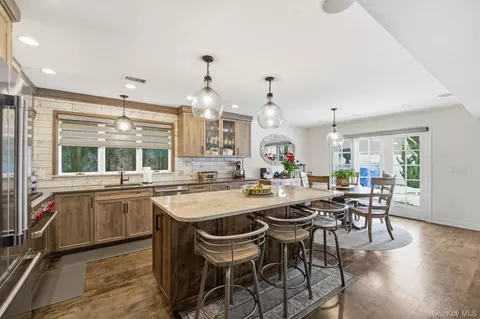 16215 85th St, New York, NY 11414