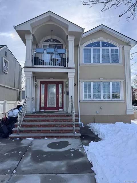 22904 147th Ave, New York, NY 11413