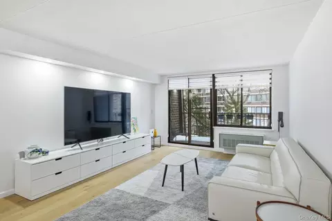 20933 26th Ave #2B, New York, NY 11360