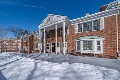172 Lawrence Park Ter #172, Yonkers, NY 10708