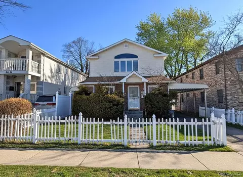 24580 61st Ave, New York, NY 11362
