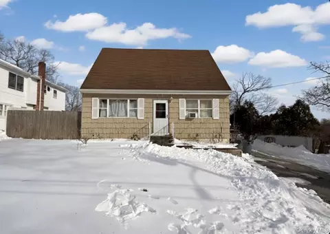 19 Rutland Rd, Mastic, NY 11950
