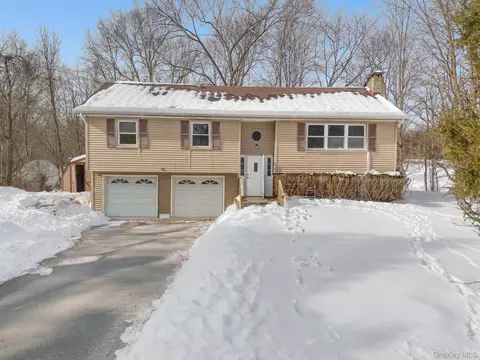 629 Twin Arch Rd, Rock Tavern, NY 12575
