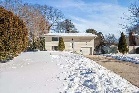 19 Scotchpine Dr, Islandia, NY 11749