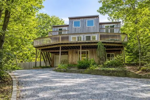 48 Island View Dr W, Sag Harbor, NY 11963