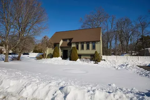 42 Rockwood Dr, Newburgh, NY 12550