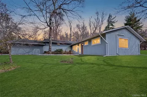 493 Mitchell Dr, Clarkstown, NY 10989