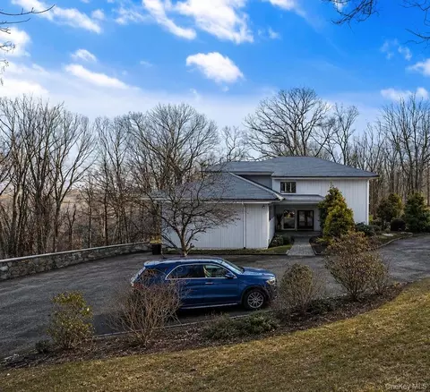 10 Rustling Ln, Bedford, NY 10506