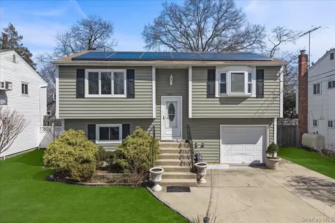 134 11th Ave, Huntington Station, NY 11746