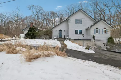 36 Locust Ave, Miller Place, NY 11764