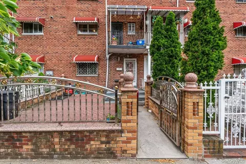 942 Jerome St, Brooklyn, NY 11207