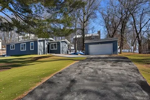 320 Walnut Ave, New Windsor, NY 12553