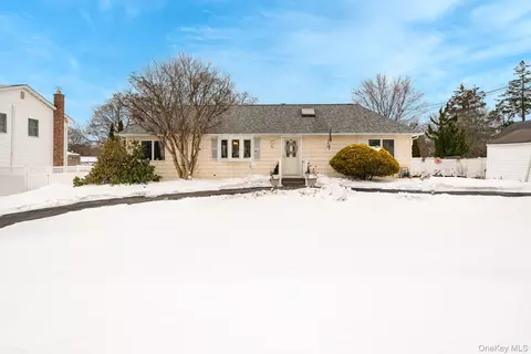 60 Easton Ave, North Babylon, NY 11703