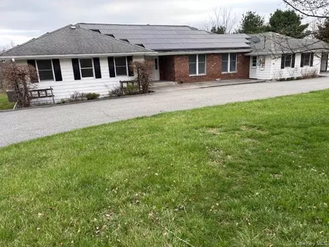 420 S Plank Rd, Westtown, NY 10998