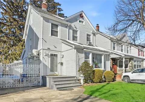 8918 239th St, New York, NY 11426